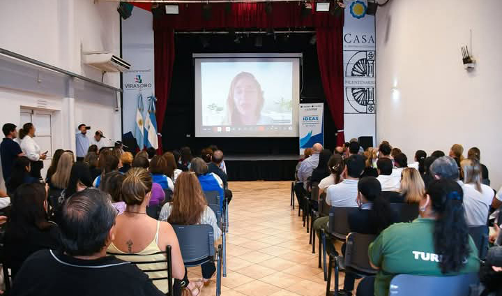 Virasoro ofrece capacitación gratuita para docentes con respaldo de la UTN