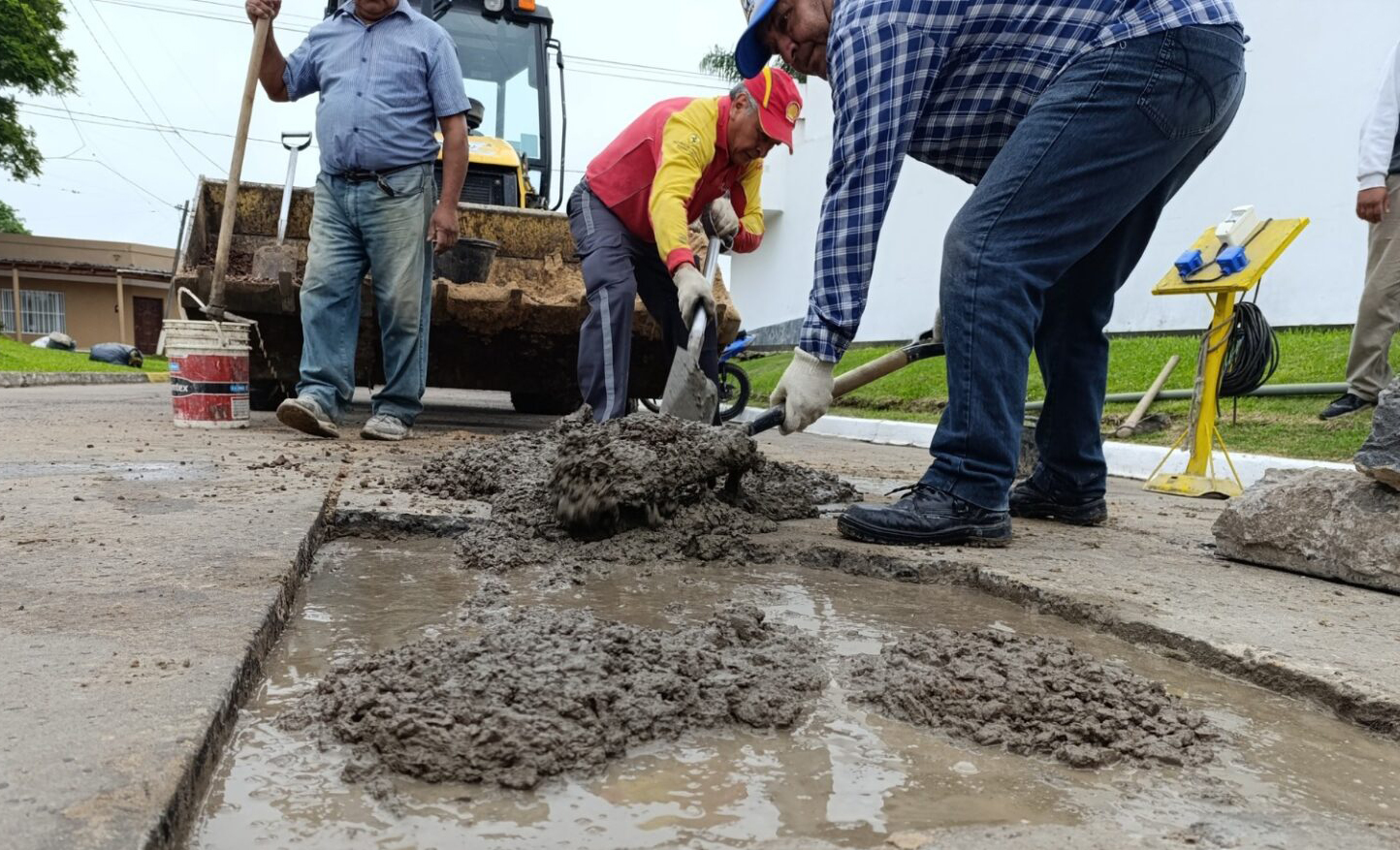 En Santa Lucía intensifican obras de mejora de la red vial en toda la ciudad