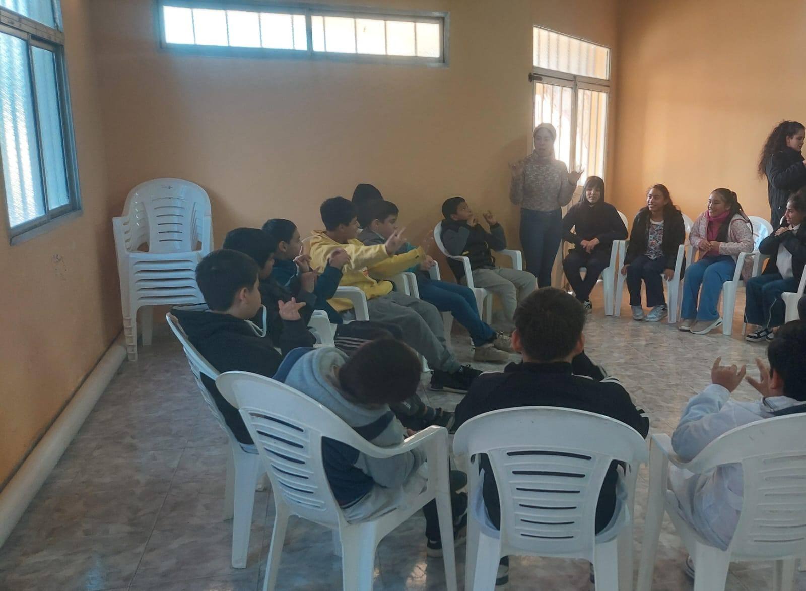 Estudiantes realizaron taller de Lengua de Señas en Santa Lucía