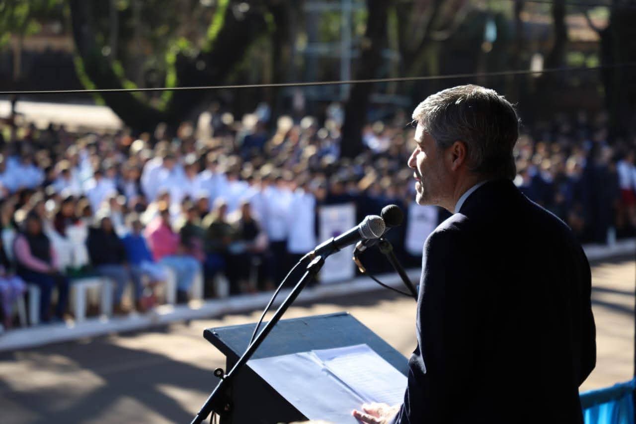 ACTO OFICIAL EN GOBERNADOR VIRASORO: Emiliano Fernández en la conmemoración del 9 de julio pidió “una independencia de las viejas prácticas que oscurecen la política”