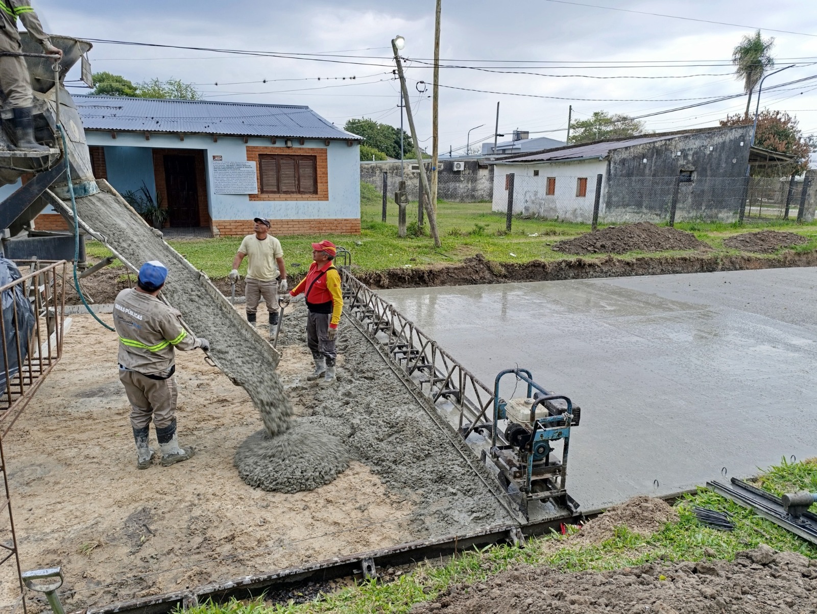Santa Lucía continúa con obras de mejoramiento vial